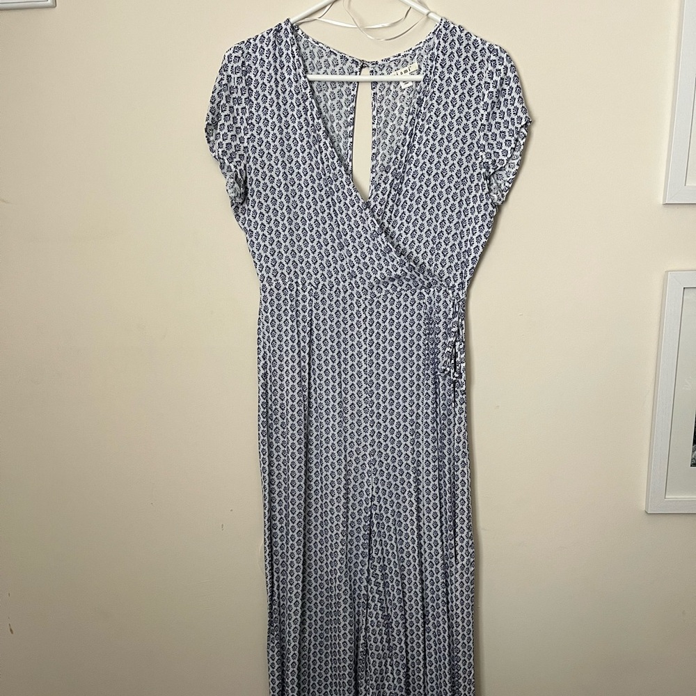 Francesca’s Blue And White Floral Jumpsuit Size Small